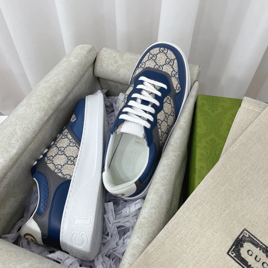 👟👟Ex-factory price 480👟👟Gucci~~New upgraded version, original original color @GG couple's thick-soled shoes...biscuit shoes...white shoes...sneakers...flat shoes...catwalk style: celebrities, Internet celebrities, Xiaohongshu, etc. will definitely plant grass and call❤ Original customized cowhide fabric (classic old floral fabric, perforation, embossing process), the original bottom has a large Gucci Logo, and there is a GG on the heel Logo, 5cm thick sole, classic Gucci webbing... Regular size 35-44